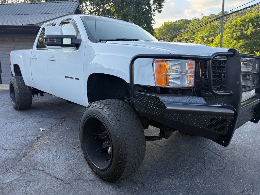 Used 2011 GMC Sierra 2500 Denali w/ Suspension Package, Off-Road AWD/4WD image 1