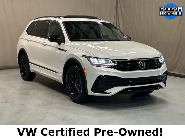 Certified 2022 Volkswagen Tiguan SE R-Line image 1