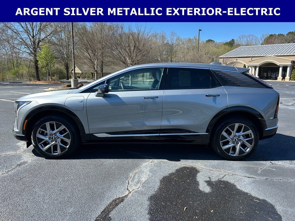 Used 2025 Cadillac Optiq Luxury 1 AWD/4WD image 11