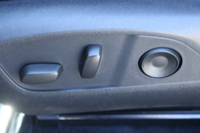 Used 2025 Chevrolet Equinox EV RS FWD image 26