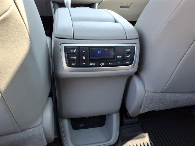 Certified 2019 Toyota Highlander Limited Platinum image 13