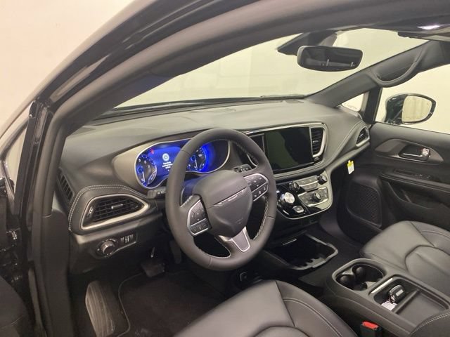 New 2027 Chrysler Pacifica Select FWD image 7