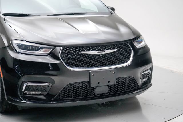 Used 2025 Chrysler Pacifica Select FWD image 9
