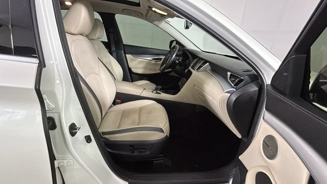 Used 2019 INFINITI QX50 Essential w/ Proactive Package AWD/4WD image 30