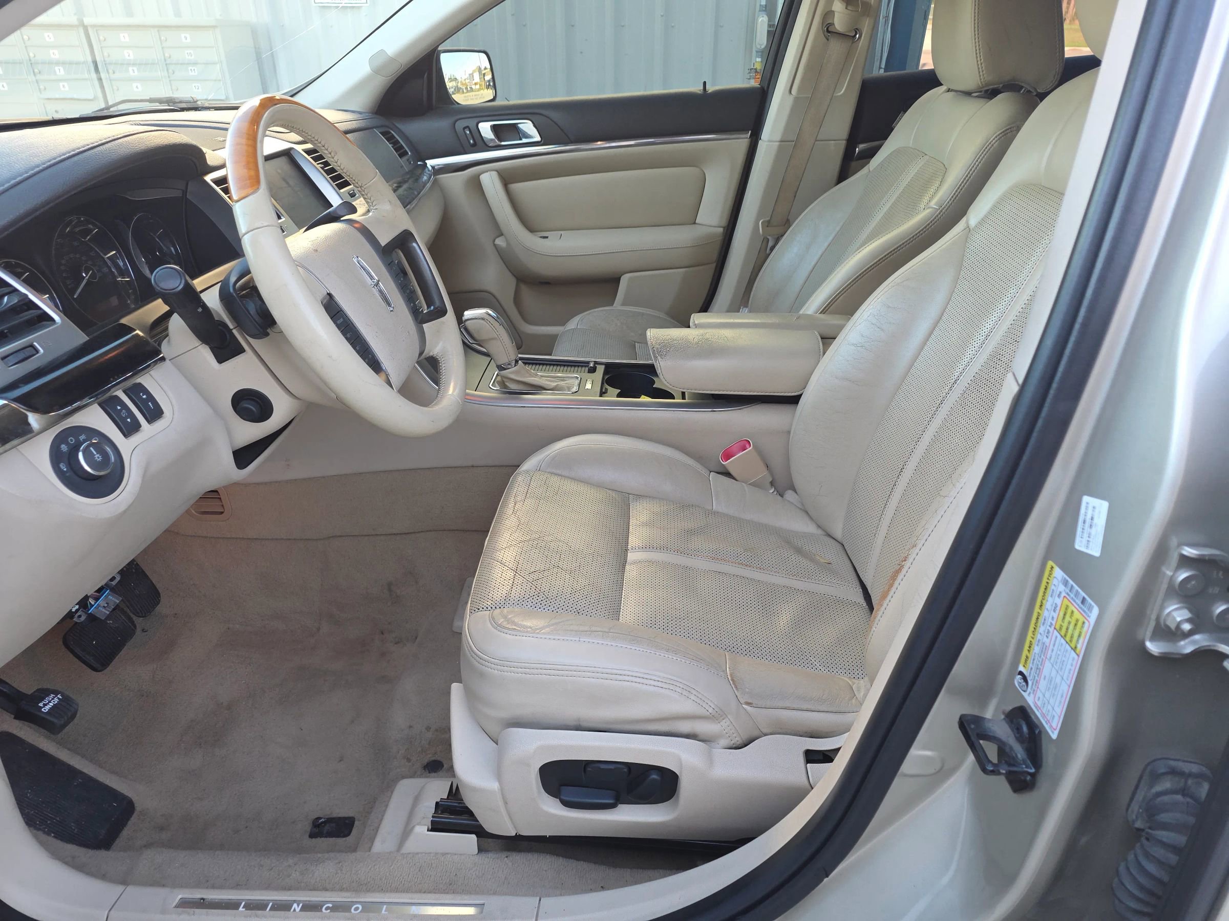 Used 2010 Lincoln MKS Sedan 4D image 20