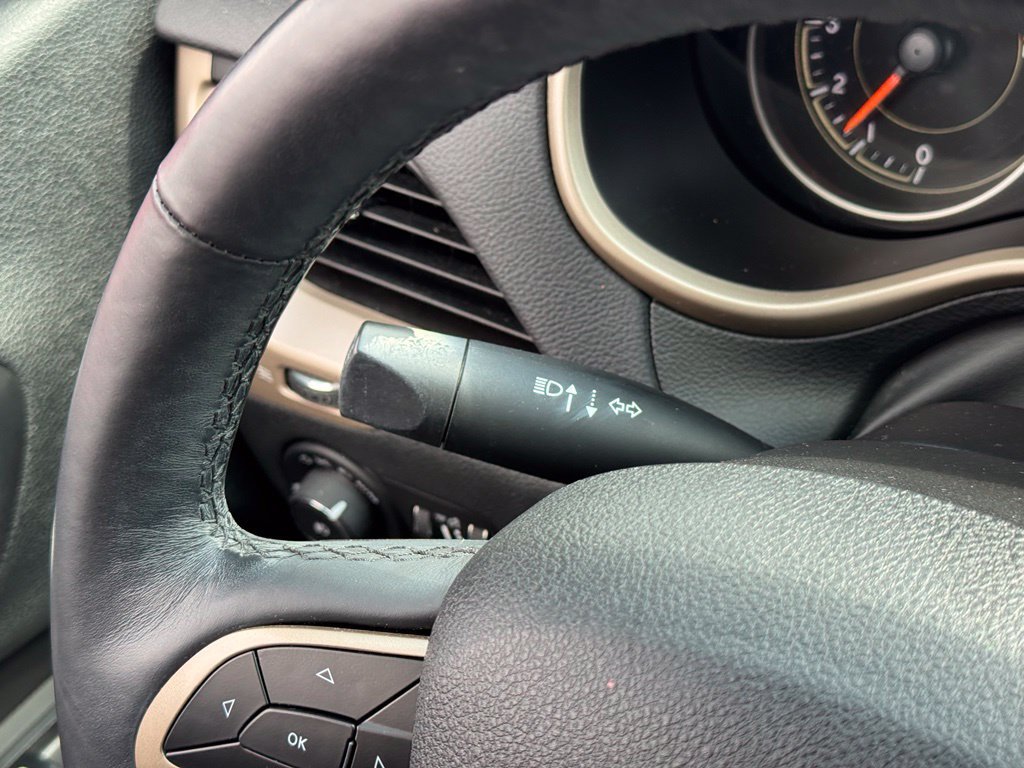 Used 2018 Jeep Cherokee Limited AWD/4WD image 28