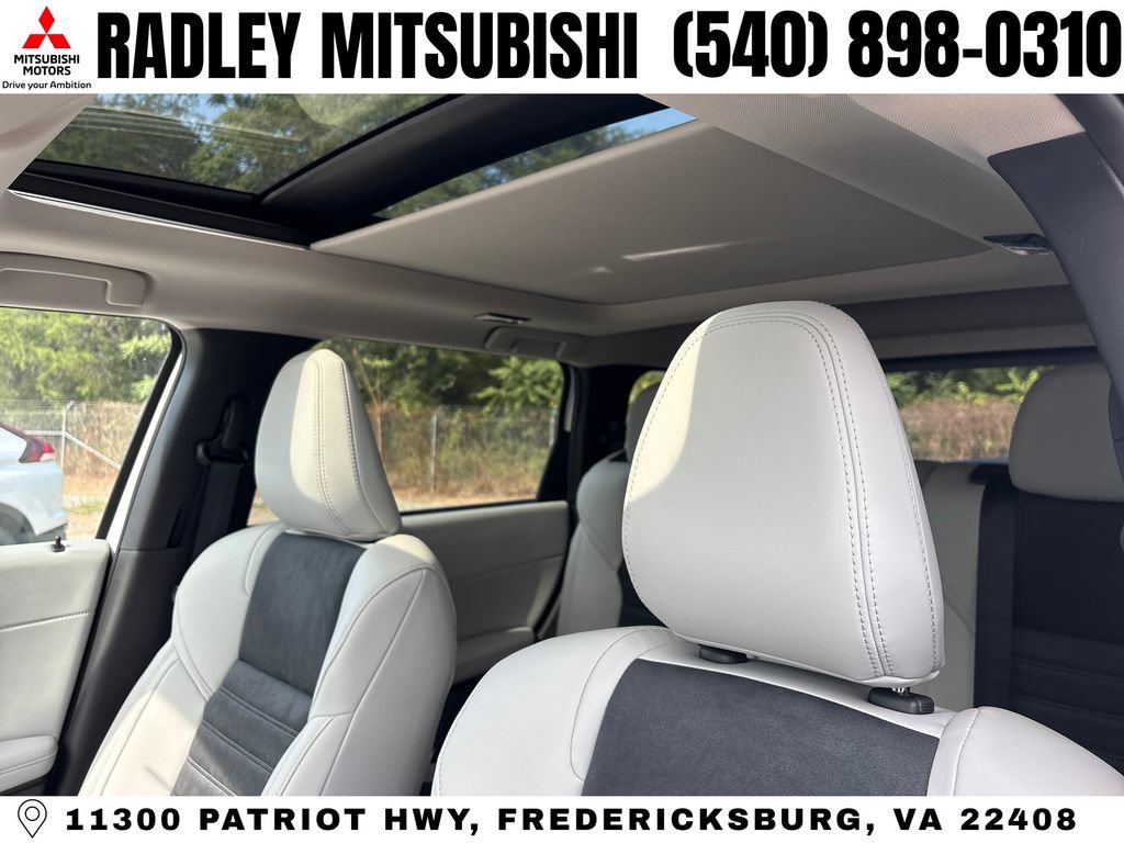 New 2026 Mitsubishi Outlander SE FWD image 2