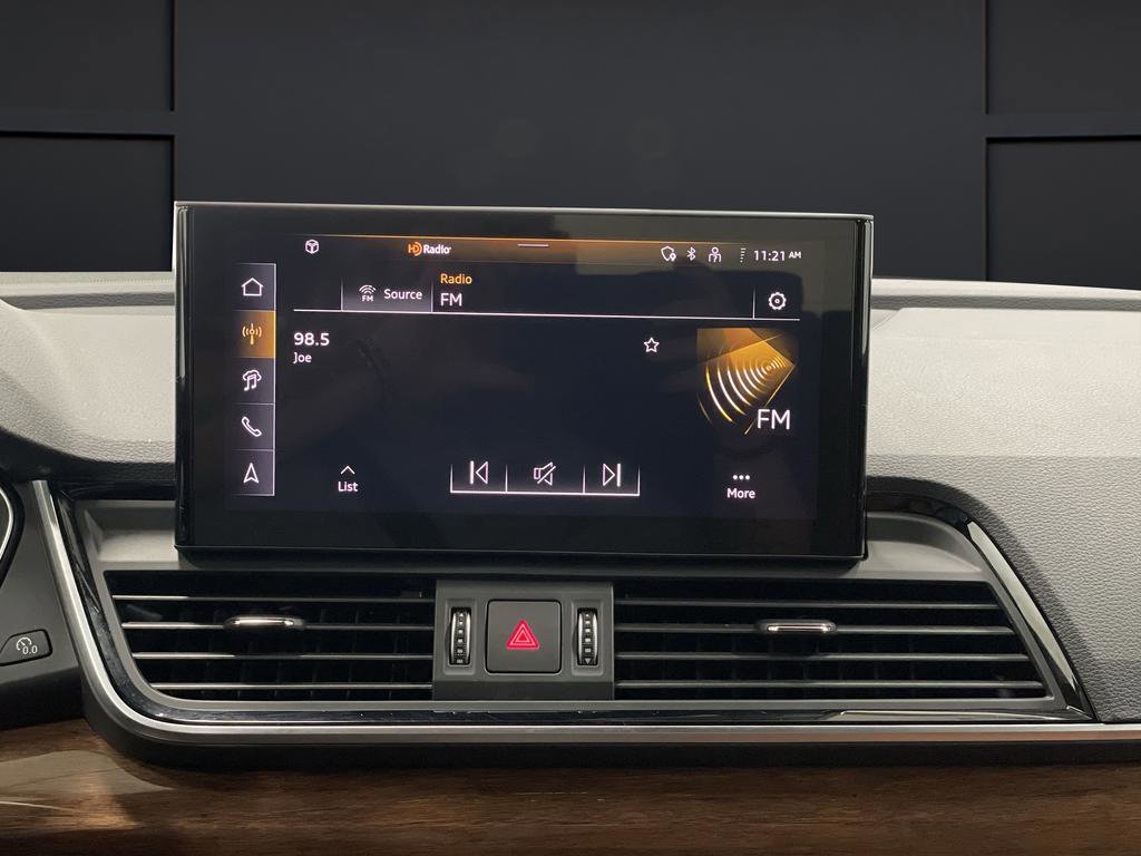 Used 2024 Audi Q5 e Premium Plus w/ Premium Plus Package image 19