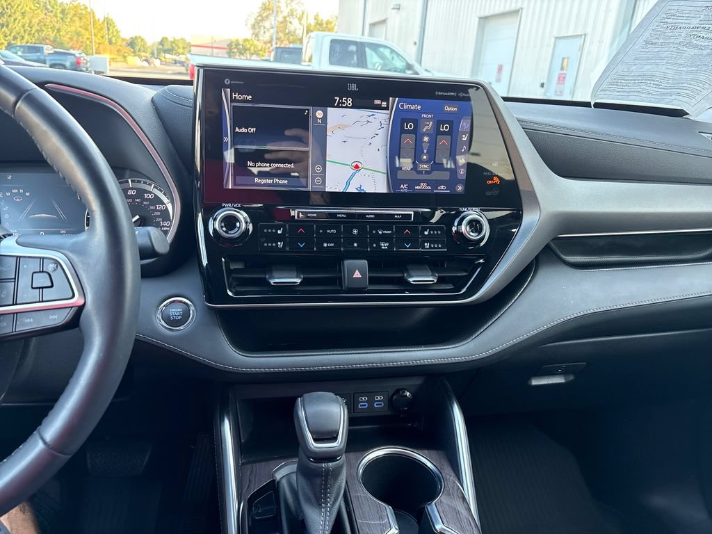 Used 2022 Toyota Highlander Limited AWD/4WD image 17