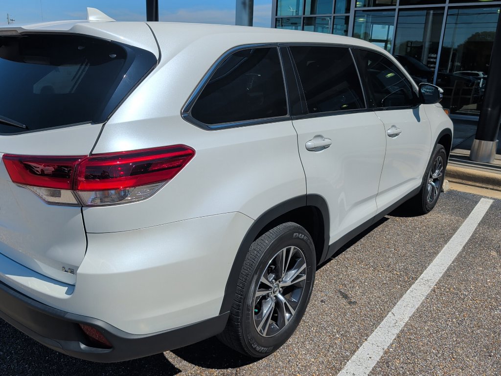 Used 2019 Toyota Highlander Plus FWD image 10