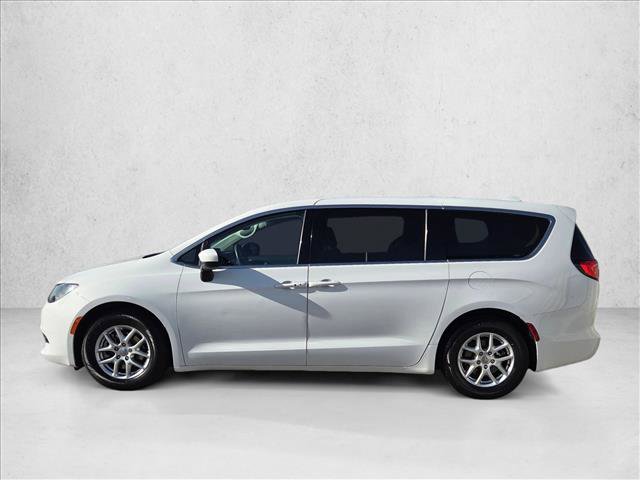 Used 2017 Chrysler Pacifica LX image 9