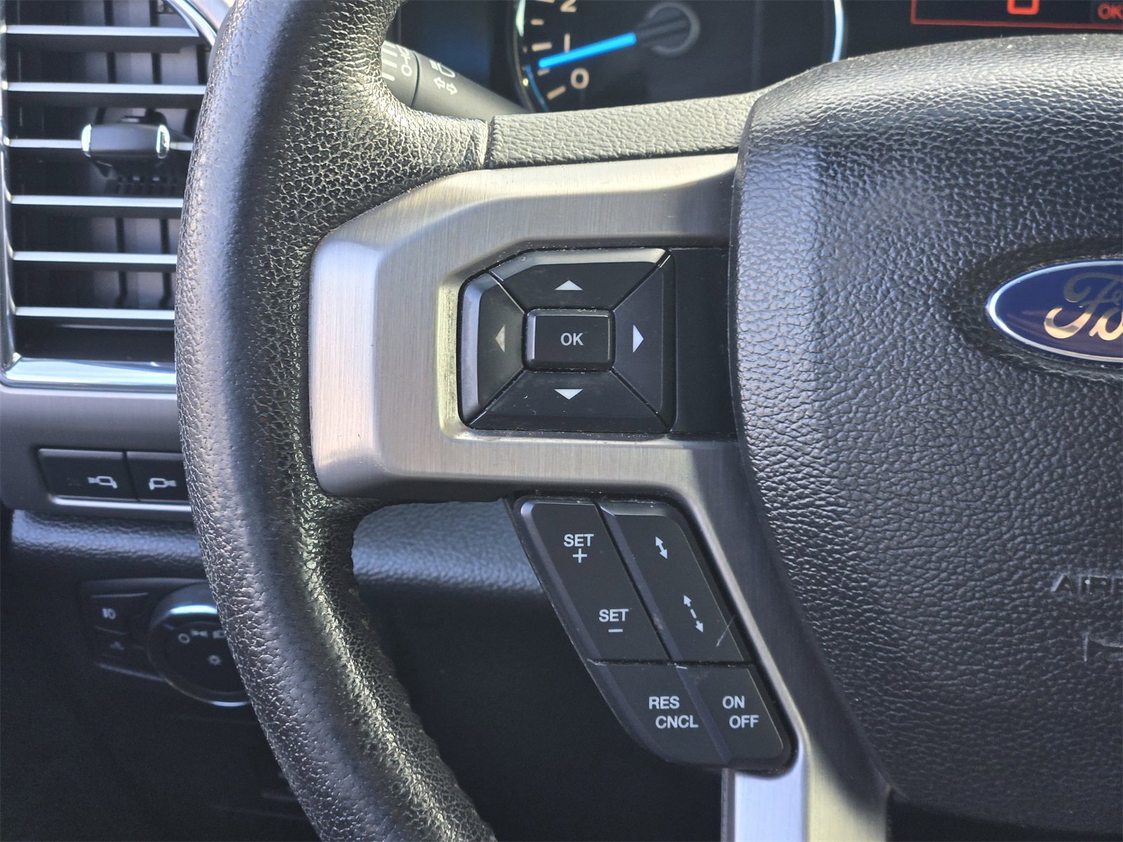 Used 2016 Ford F150 Platinum w/ Equipment Group 701A Luxury image 27