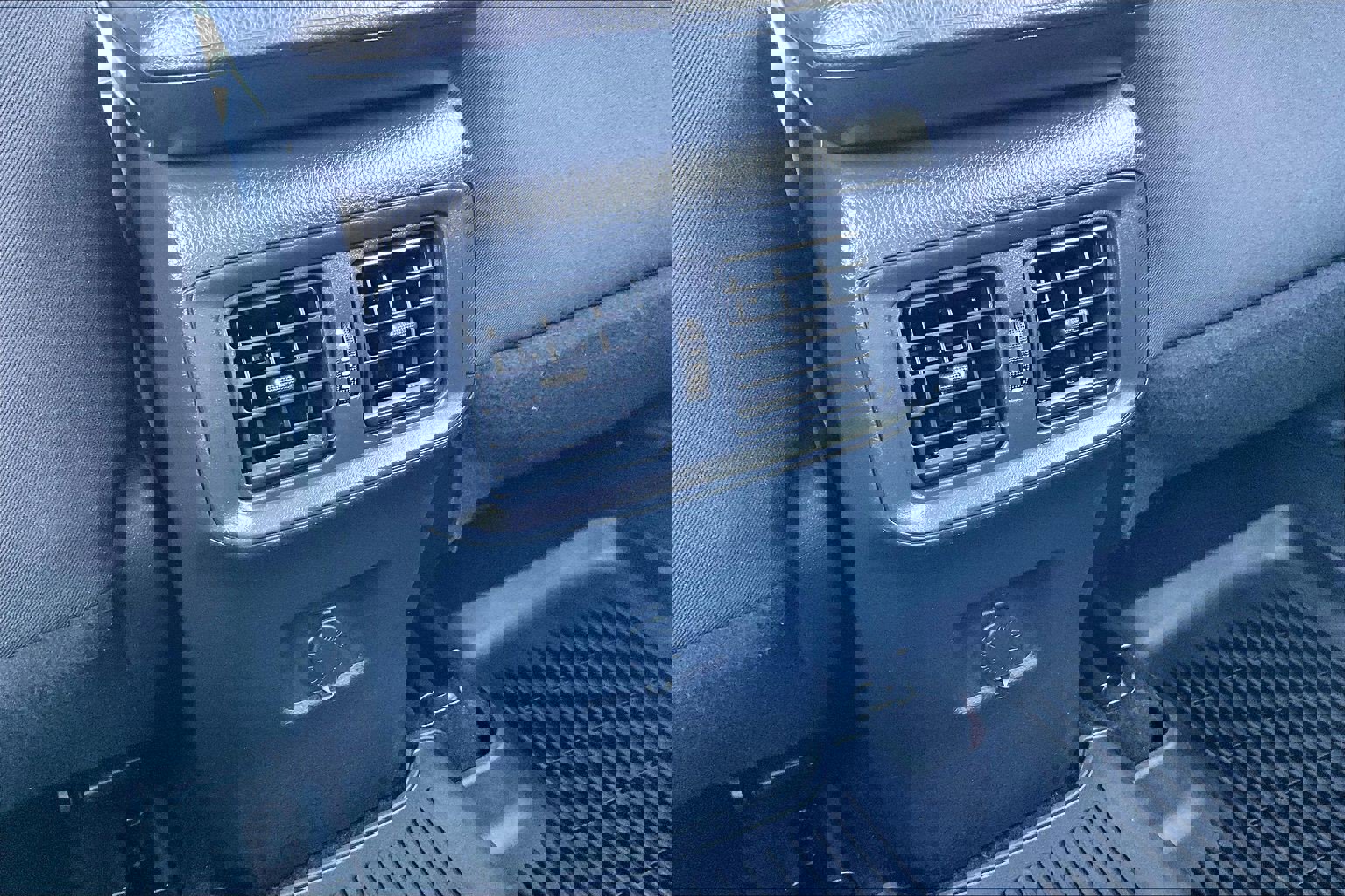 Used 2021 Toyota RAV4 LE image 31