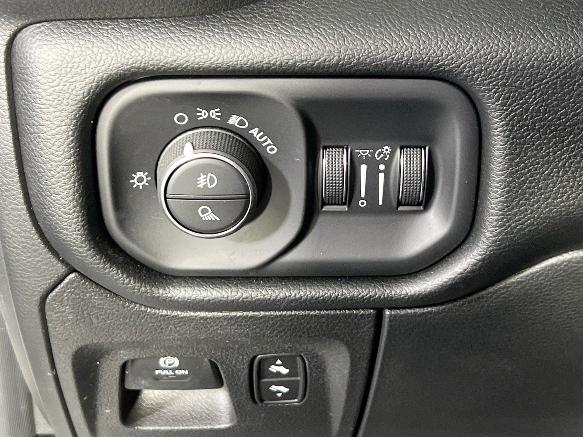 Used 2022 RAM 1500 Laramie AWD/4WD image 10