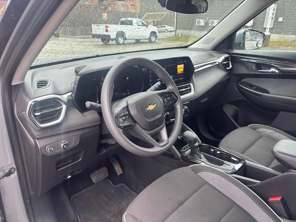 Used 2025 Chevrolet TrailBlazer LT image 13