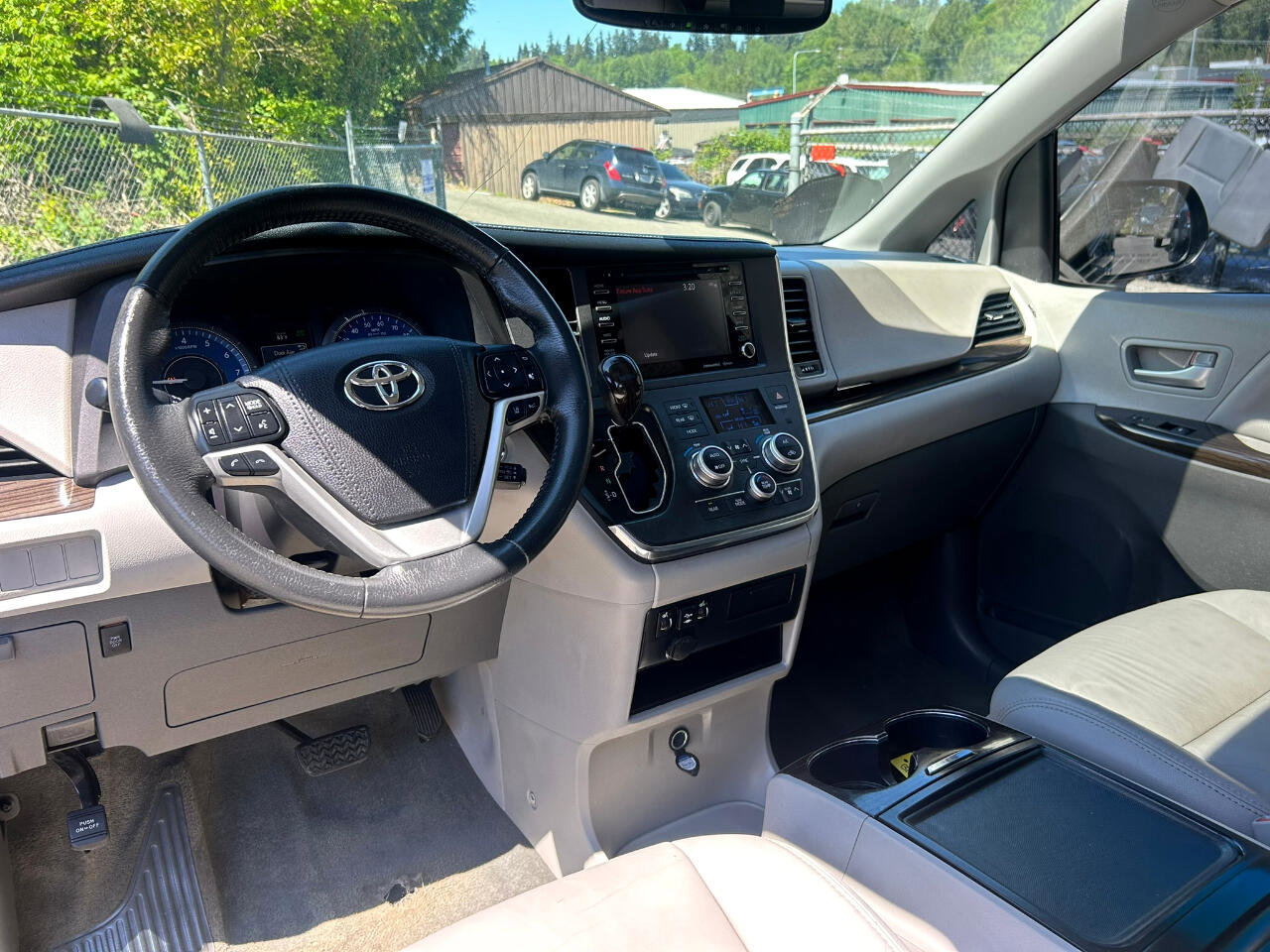 Used 2018 Toyota Sienna XLE AWD/4WD image 13