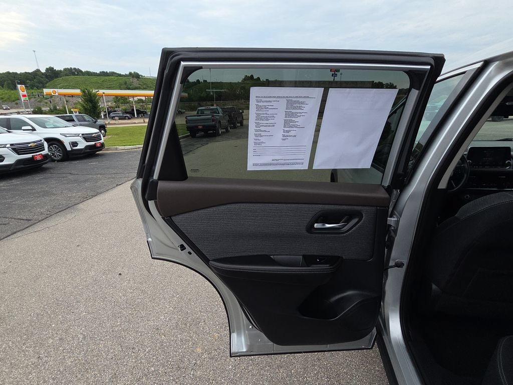 Used 2021 Nissan Rogue SV AWD/4WD image 26