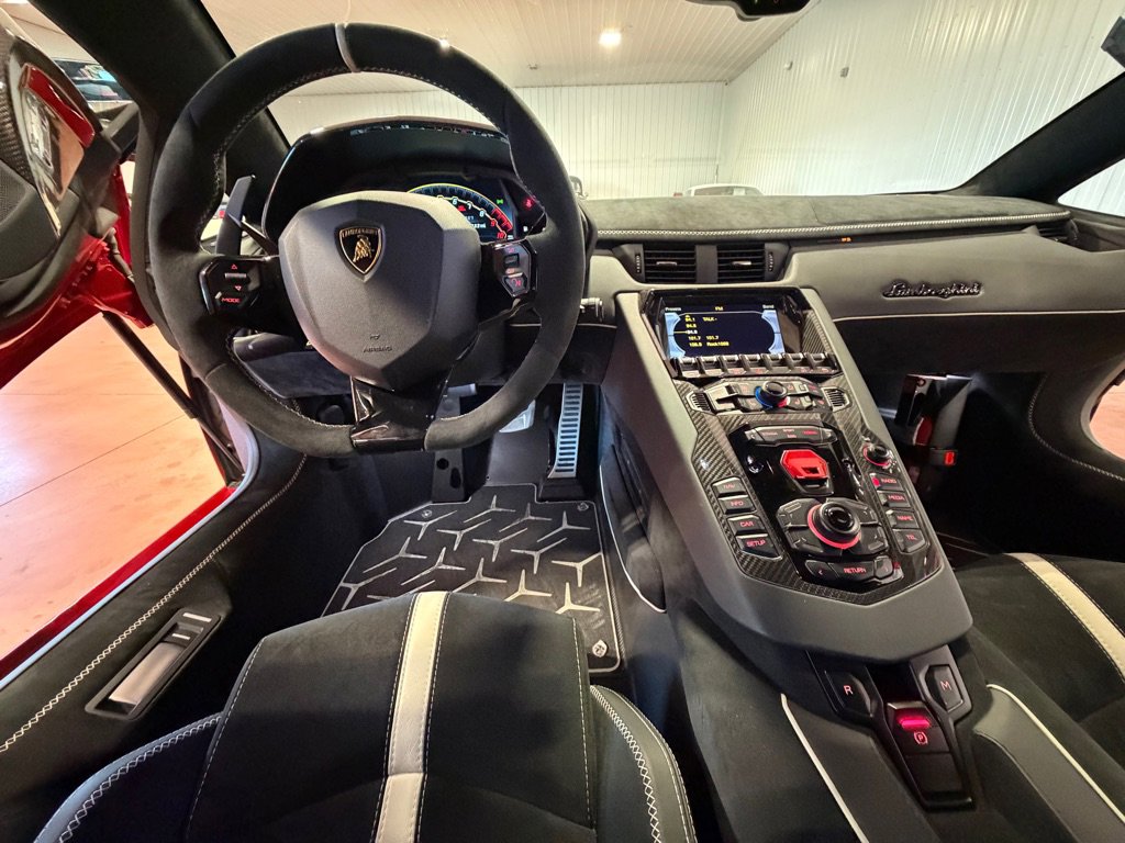 Used 2019 Lamborghini Aventador SVJ image 31
