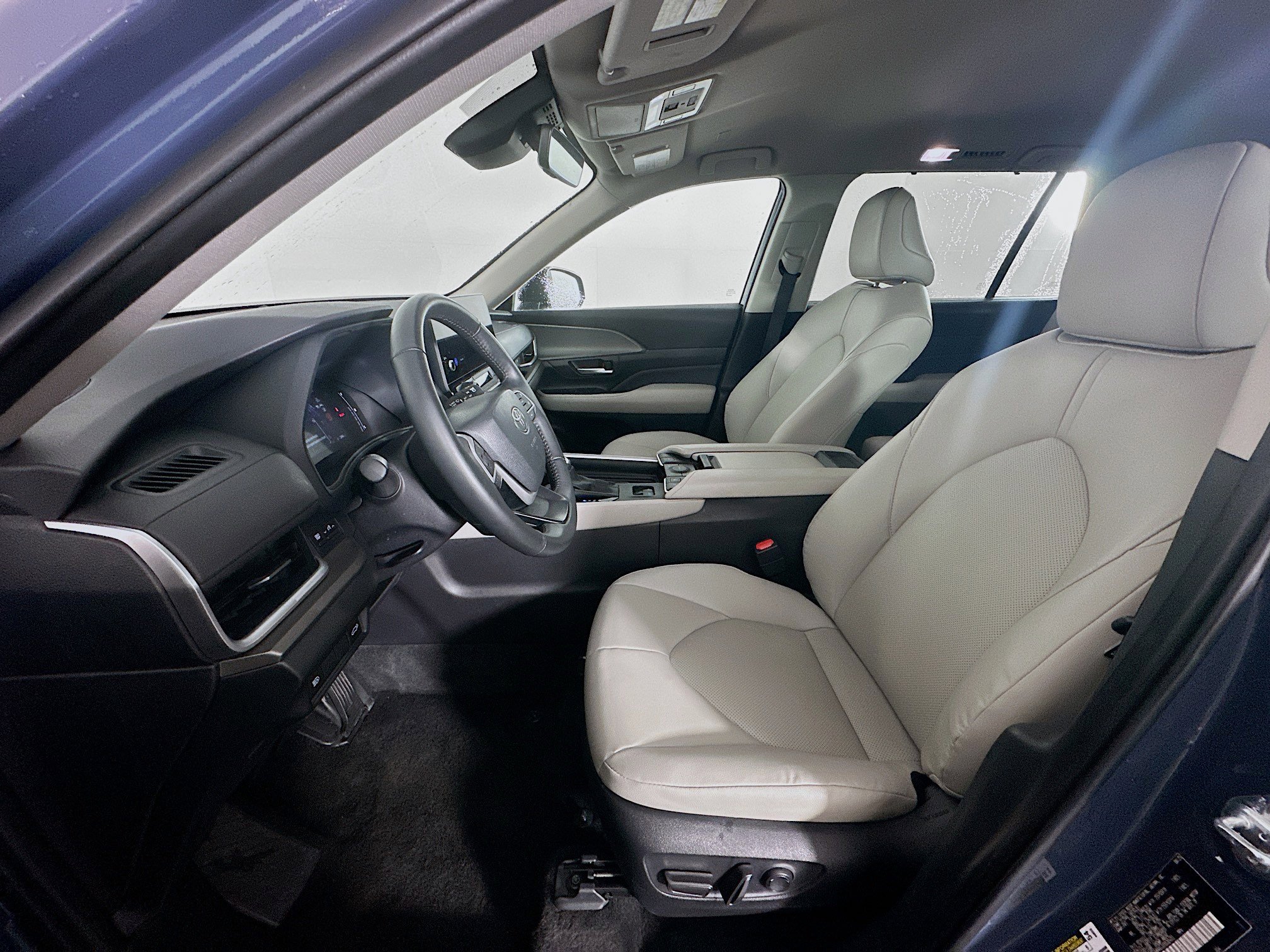 Used 2025 Toyota Grand Highlander FWD image 13