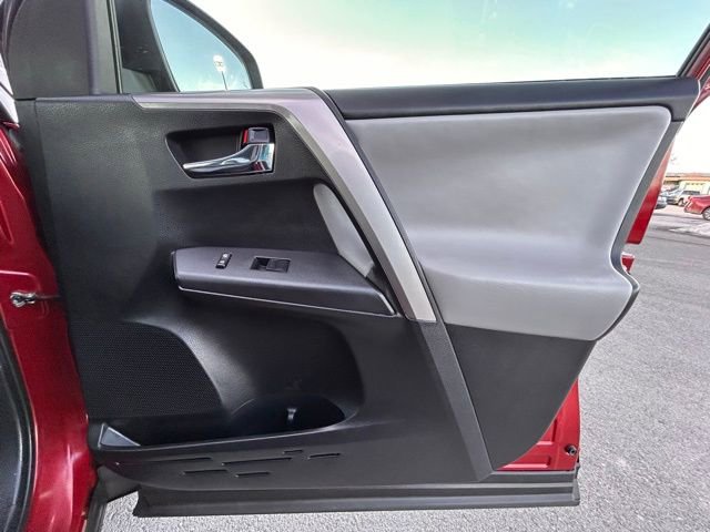 Used 2018 Toyota RAV4 XLE image 34