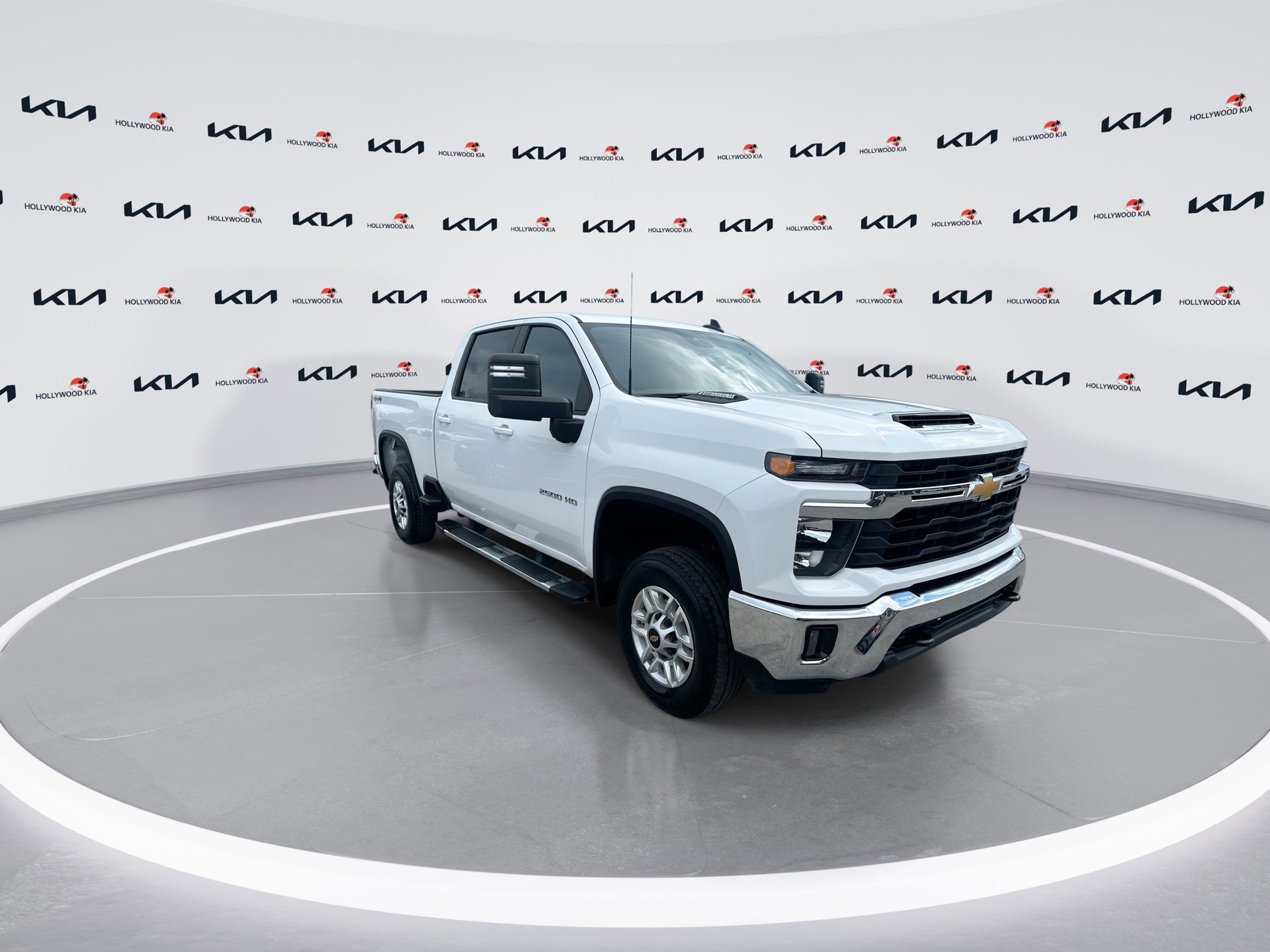 Used 2025 Chevrolet Silverado 2500 LT w/ Convenience Package AWD/4WD image 2