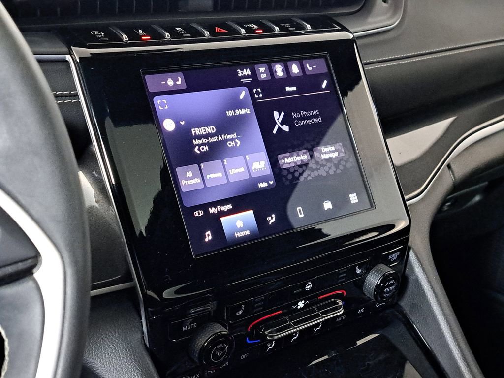 Used 2023 Jeep Grand Cherokee Altitude image 17