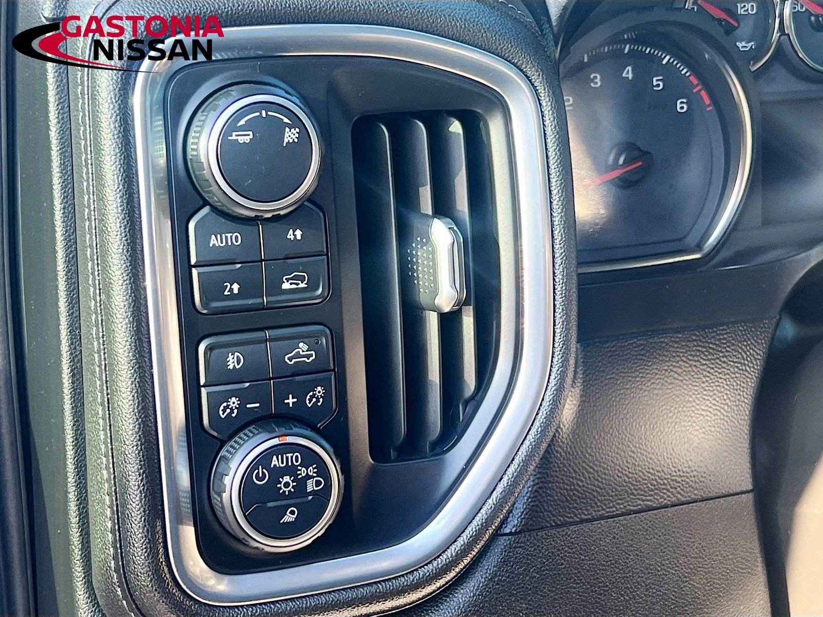 Used 2019 Chevrolet Silverado 1500 LTZ w/ LTZ Premium Package image 13