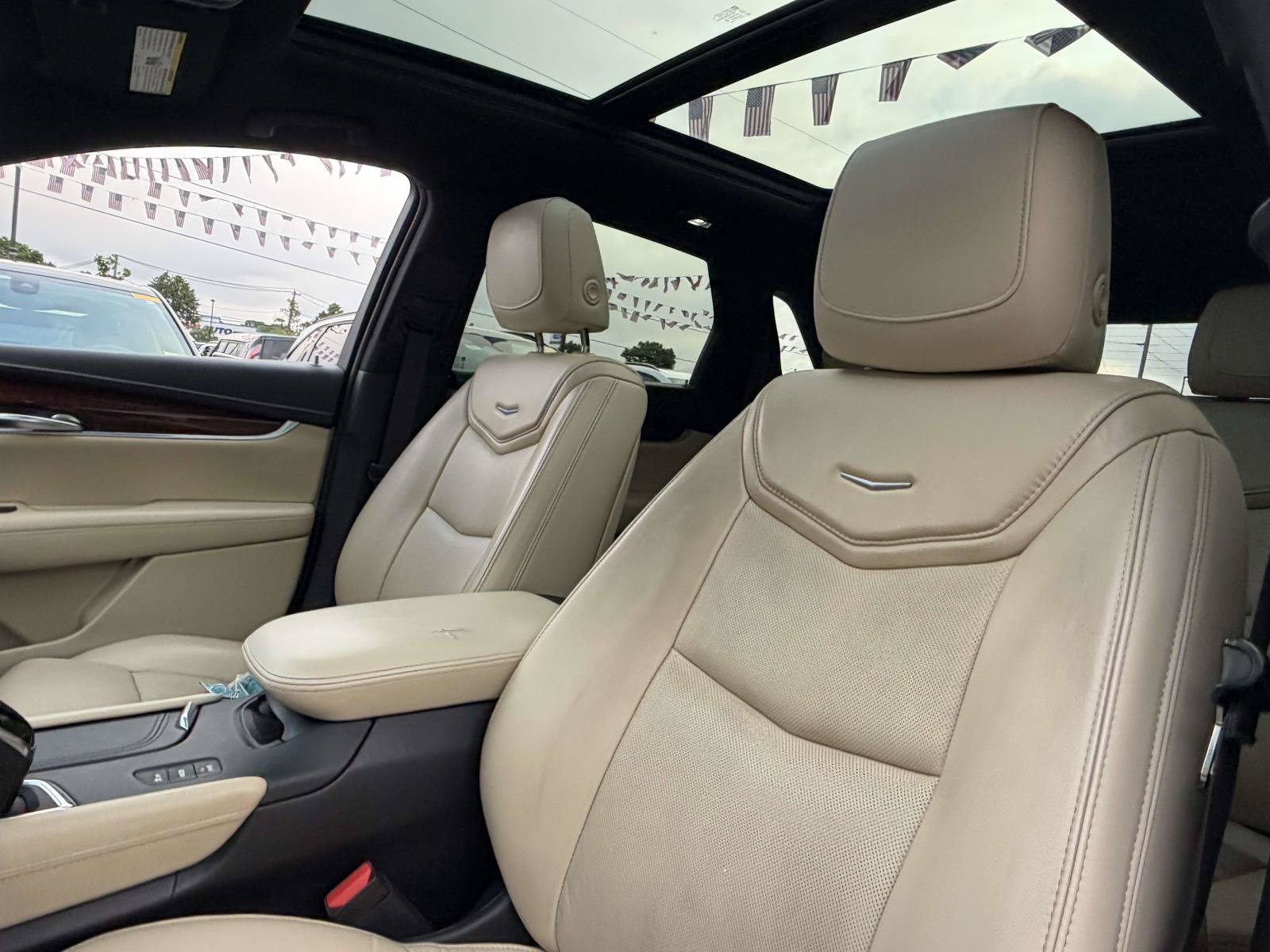Used 2018 Cadillac XT5 Luxury w/ Driver Awareness Package AWD/4WD image 11