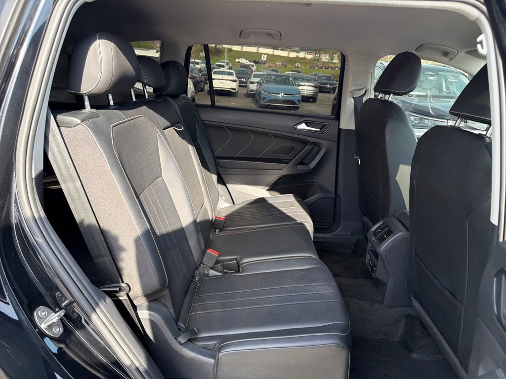 Used 2023 Volkswagen Tiguan SE image 48