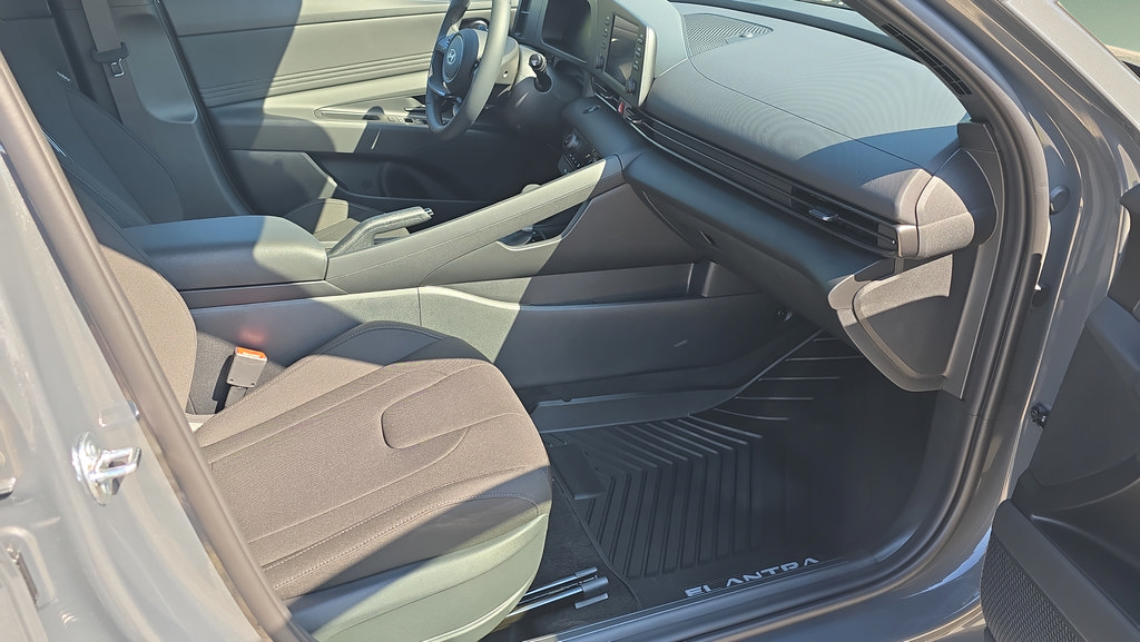 New 2026 Hyundai Elantra Sport FWD image 14