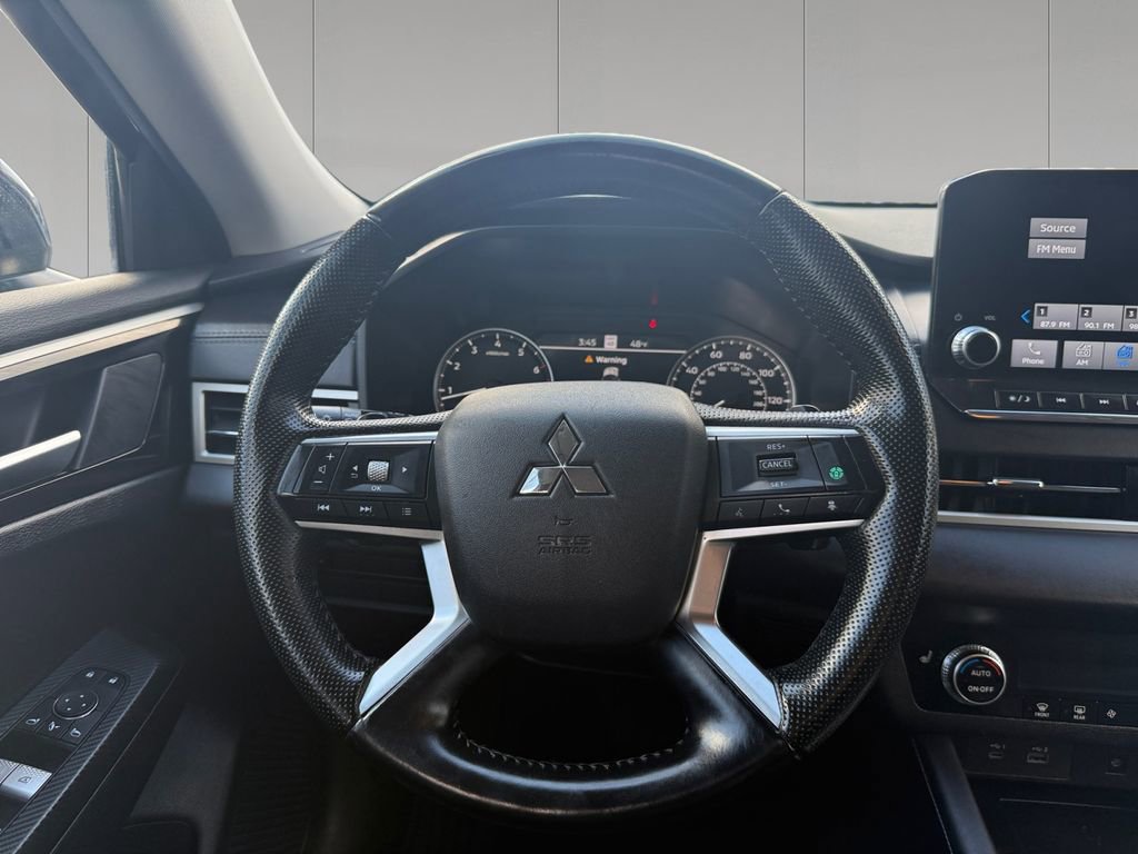 Used 2024 Mitsubishi Outlander SE Black Edition image 13