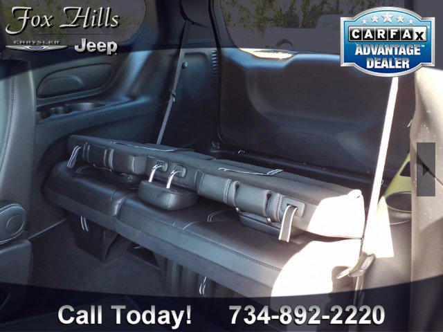 Used 2027 Chrysler Pacifica Select FWD image 11