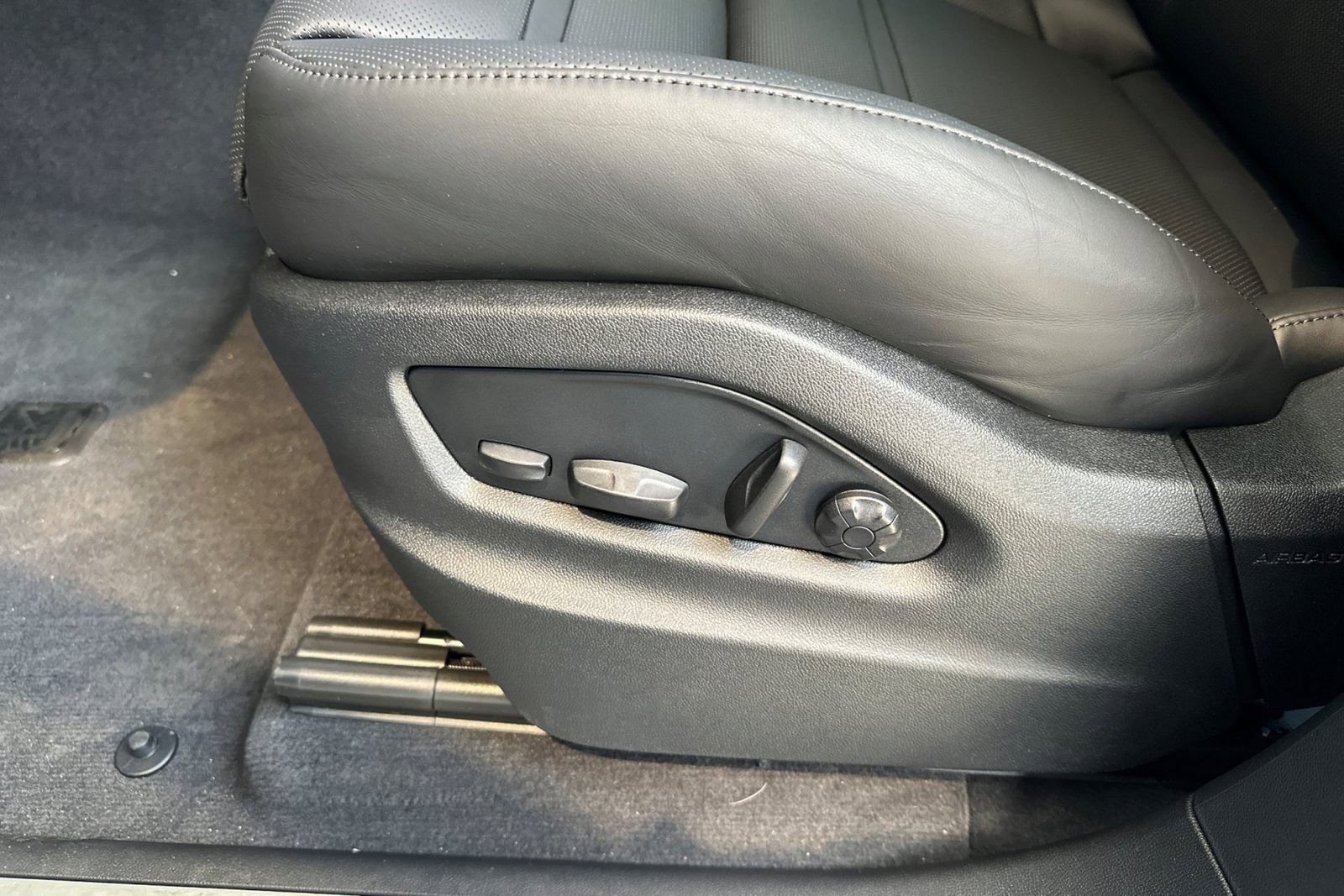 New 2025 Porsche Cayenne Coupe image 14