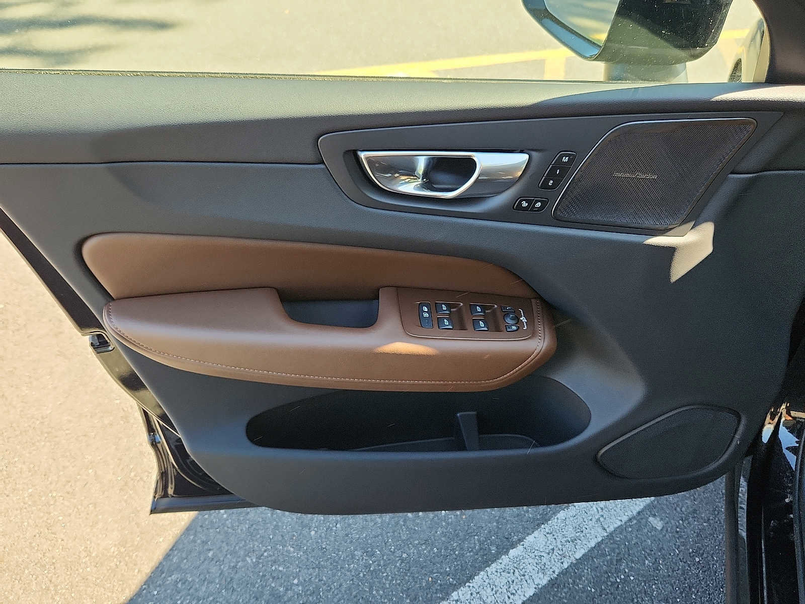 Used 2023 Volvo XC60 B5 Plus w/ Climate Package AWD/4WD image 12