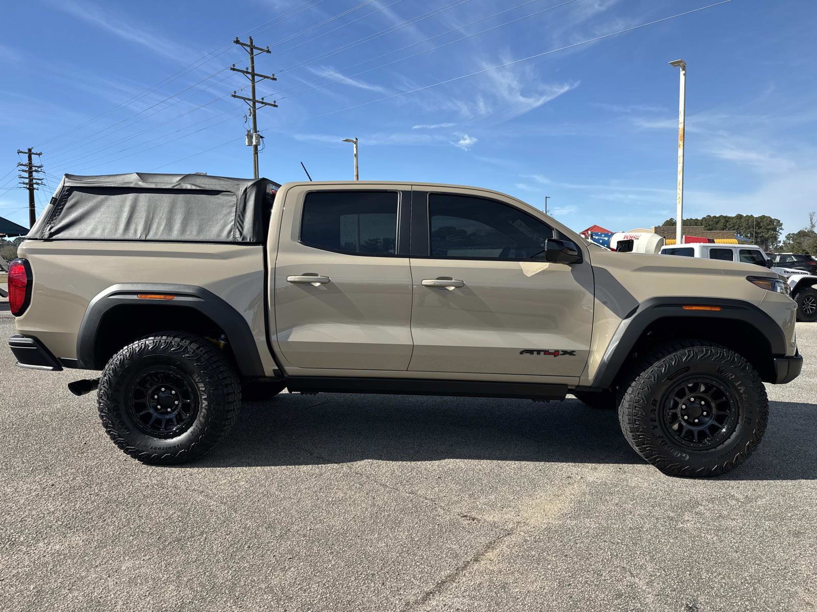 Certified 2024 GMC Canyon AT4X w/ AT4X AEV Edition AWD/4WD image 2