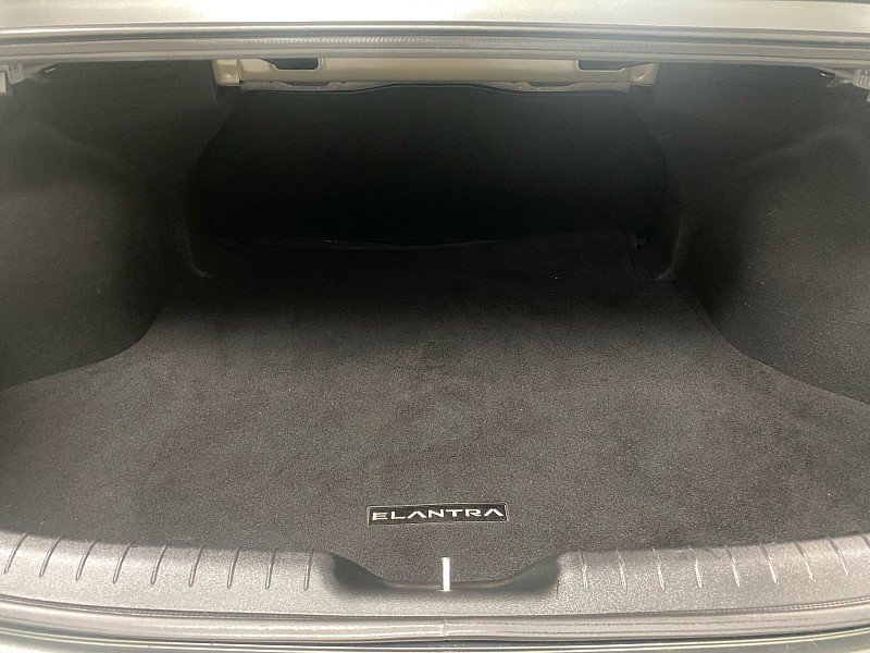 Used 2025 Hyundai Elantra SE image 14