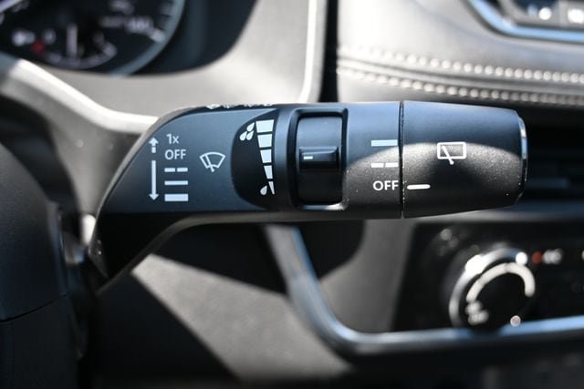 Used 2024 Nissan Rogue S AWD/4WD image 33