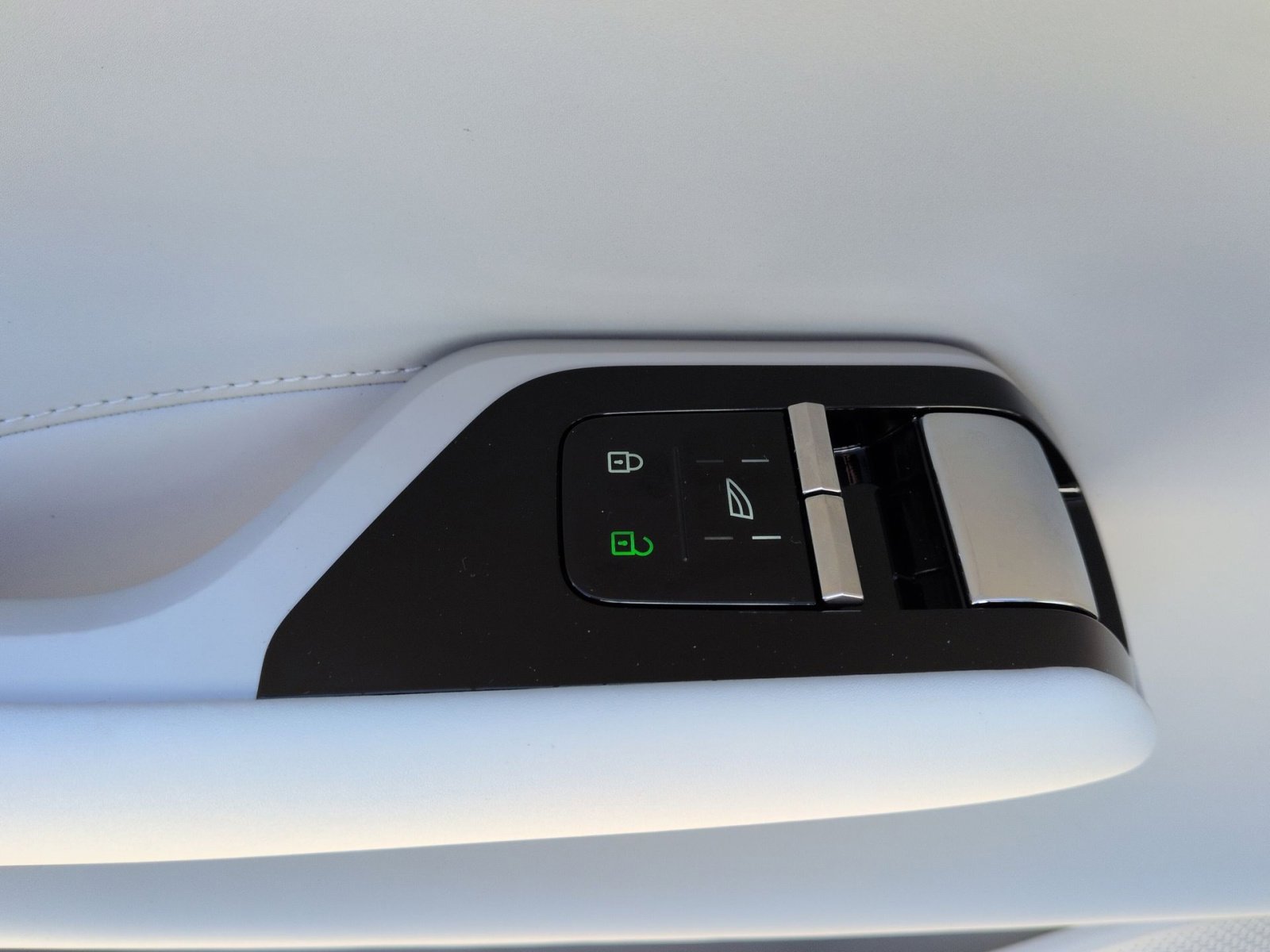 New 2025 Volvo EX90 Plus w/ Protection Package Premier image 15