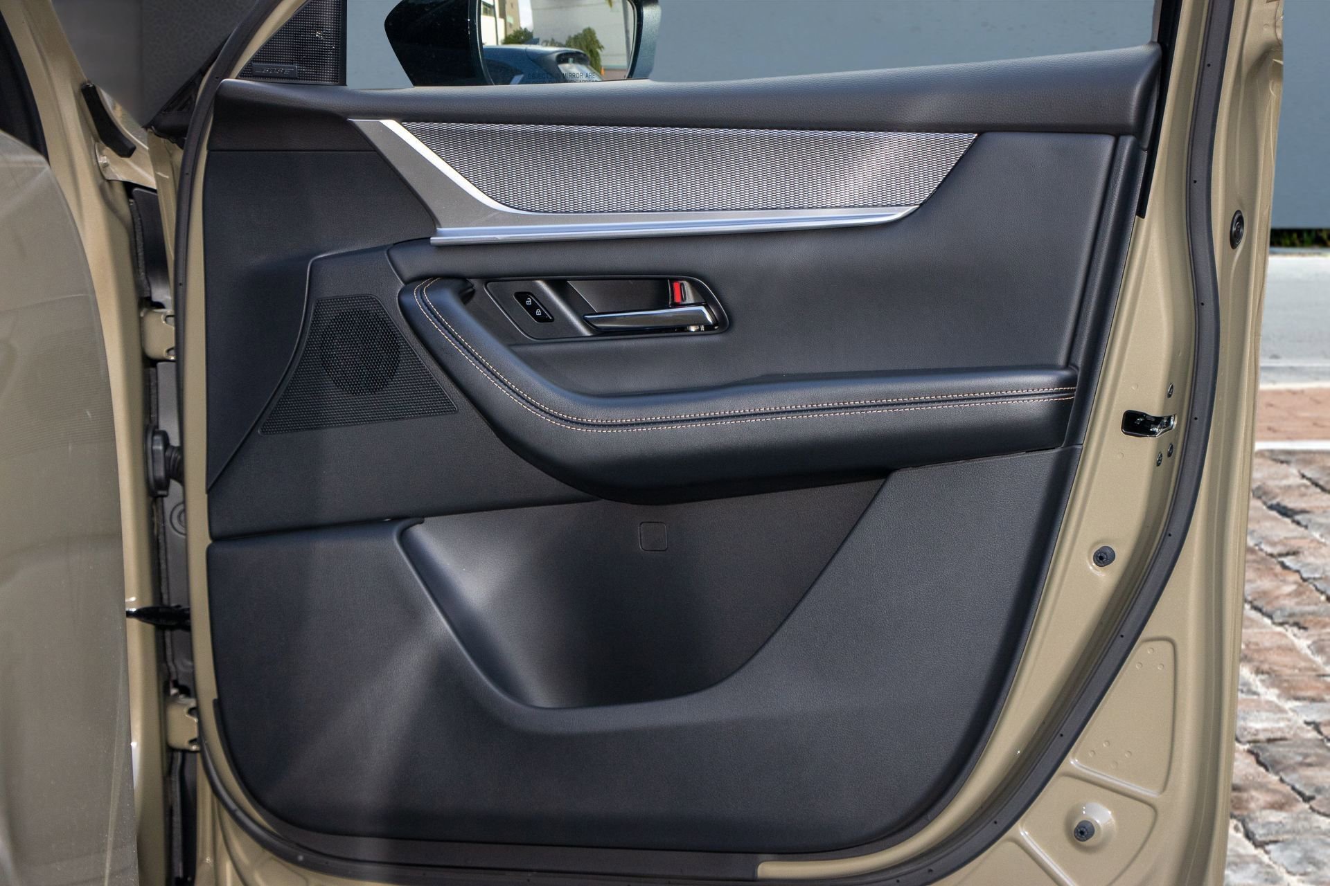 New 2025 MAZDA CX-70 Plug-In Hybrid w/ Premium Plus image 15