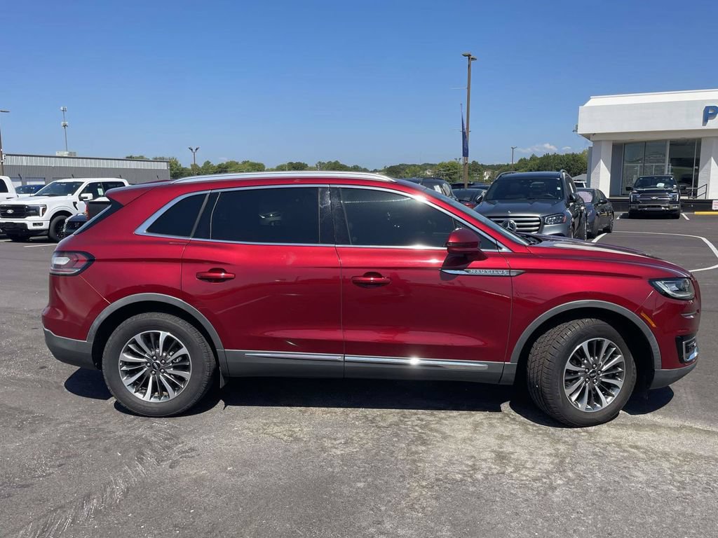 Used 2019 Lincoln Nautilus Select FWD image 2