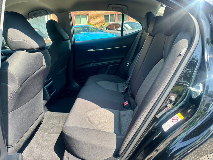Used 2018 Toyota Camry LE FWD image 14