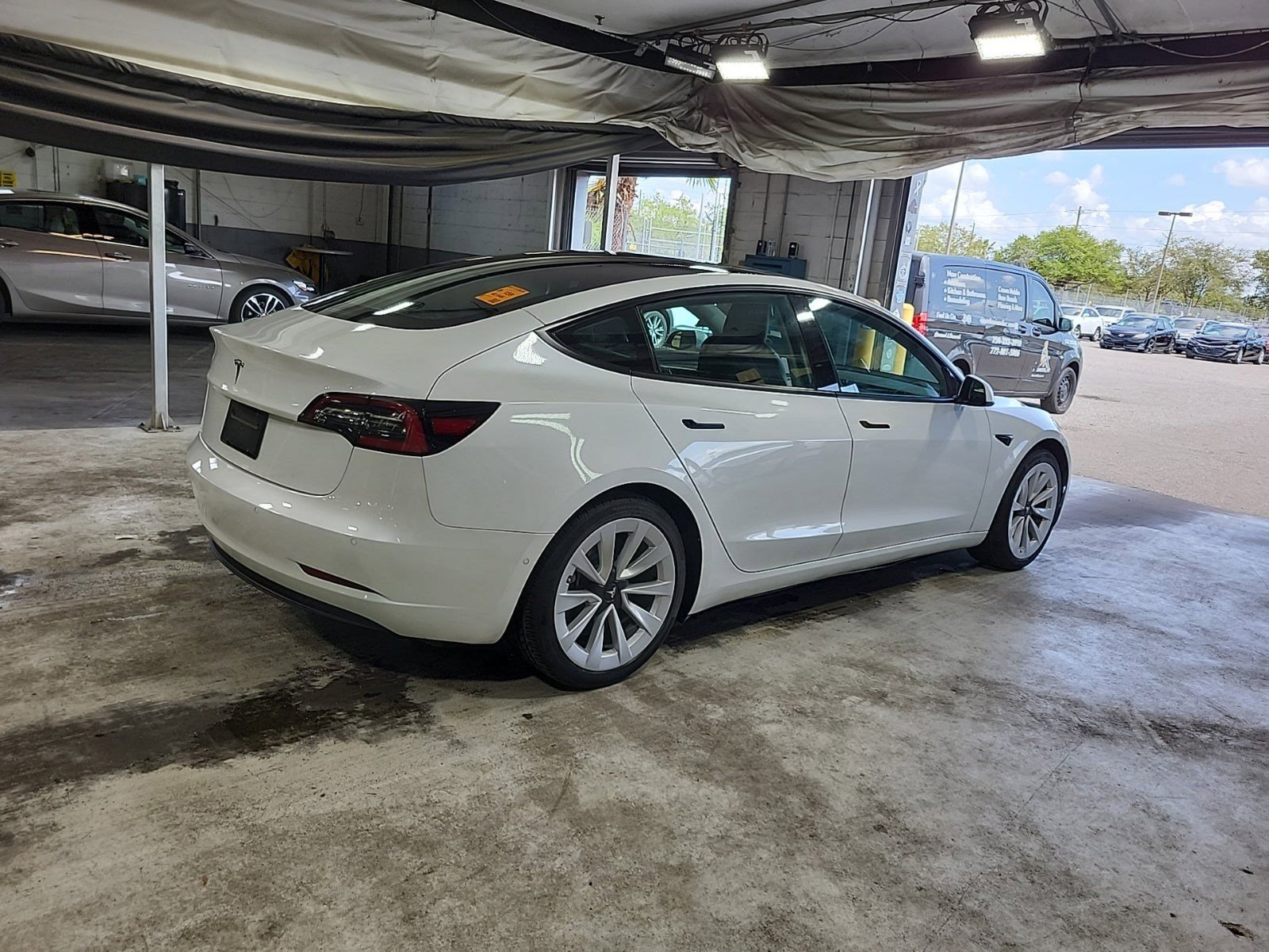 Used 2021 Tesla Model 3 Standard Range Plus image 6