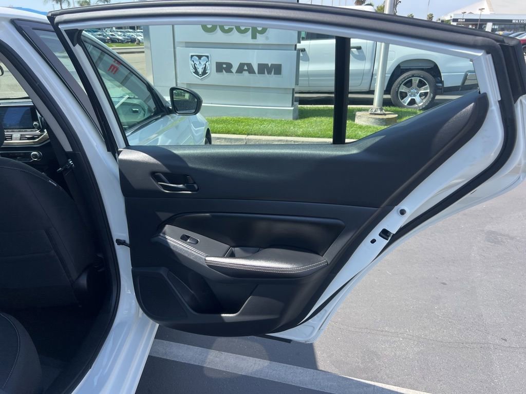 Used 2025 Nissan Altima 2.5 SV FWD image 30