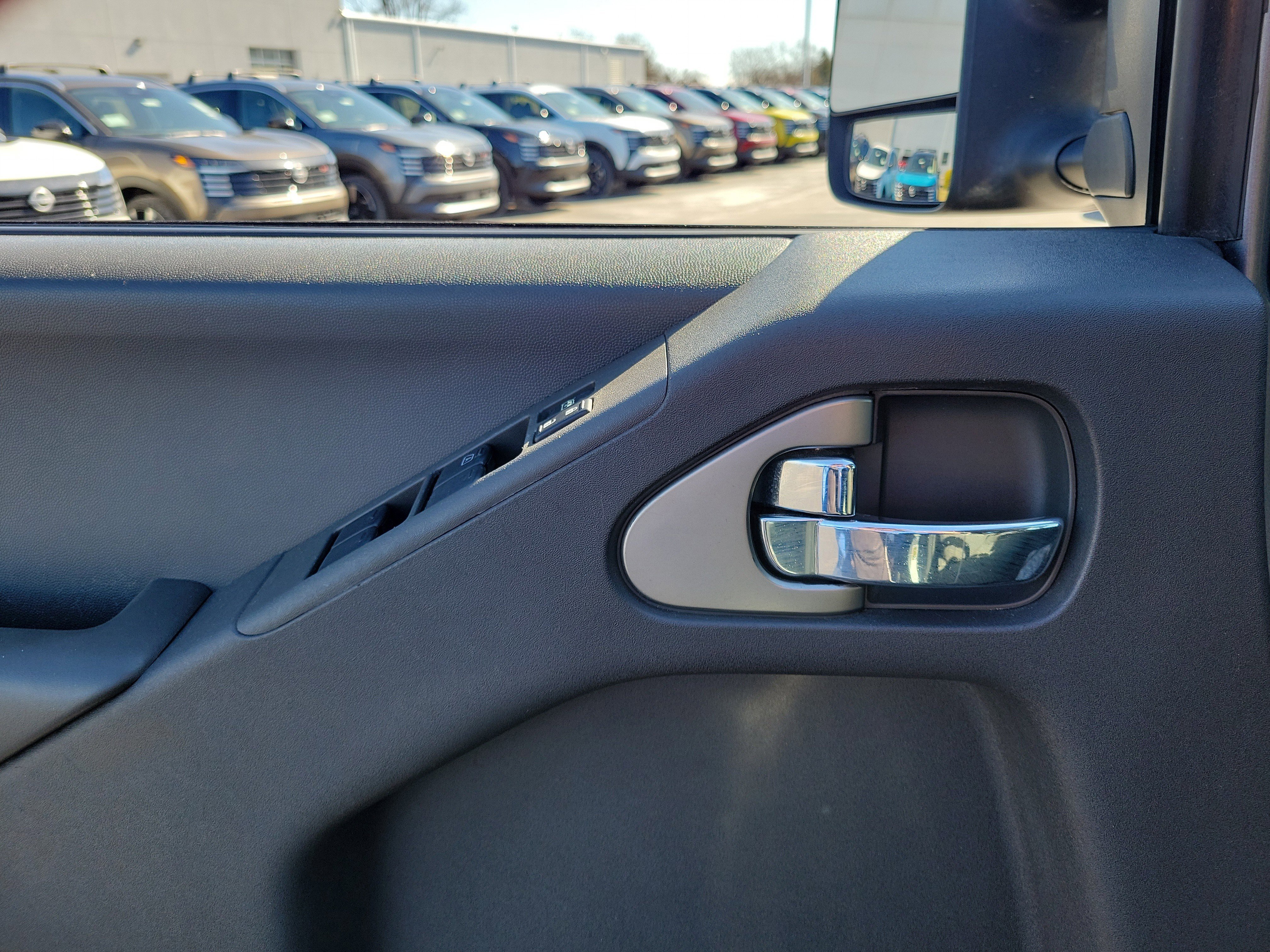 Used 2018 Nissan Frontier PRO-4X image 17