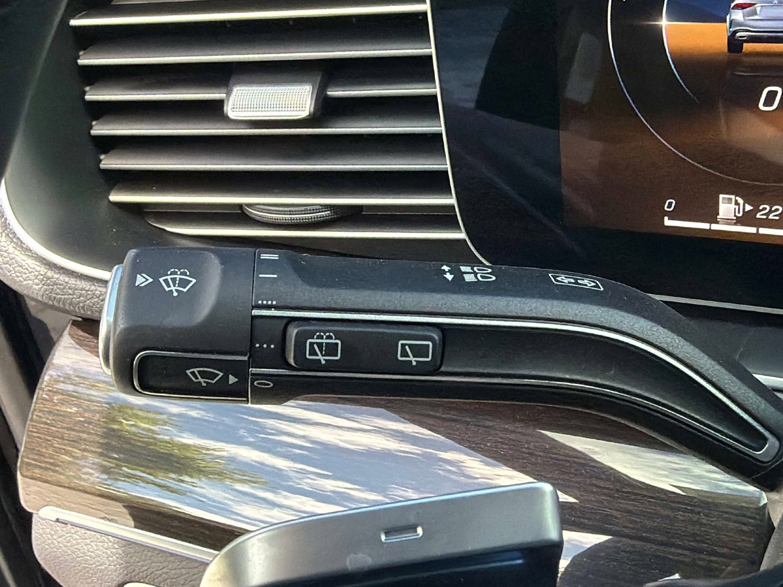 Used 2025 Mercedes-Benz GLE 450e 4MATIC image 55