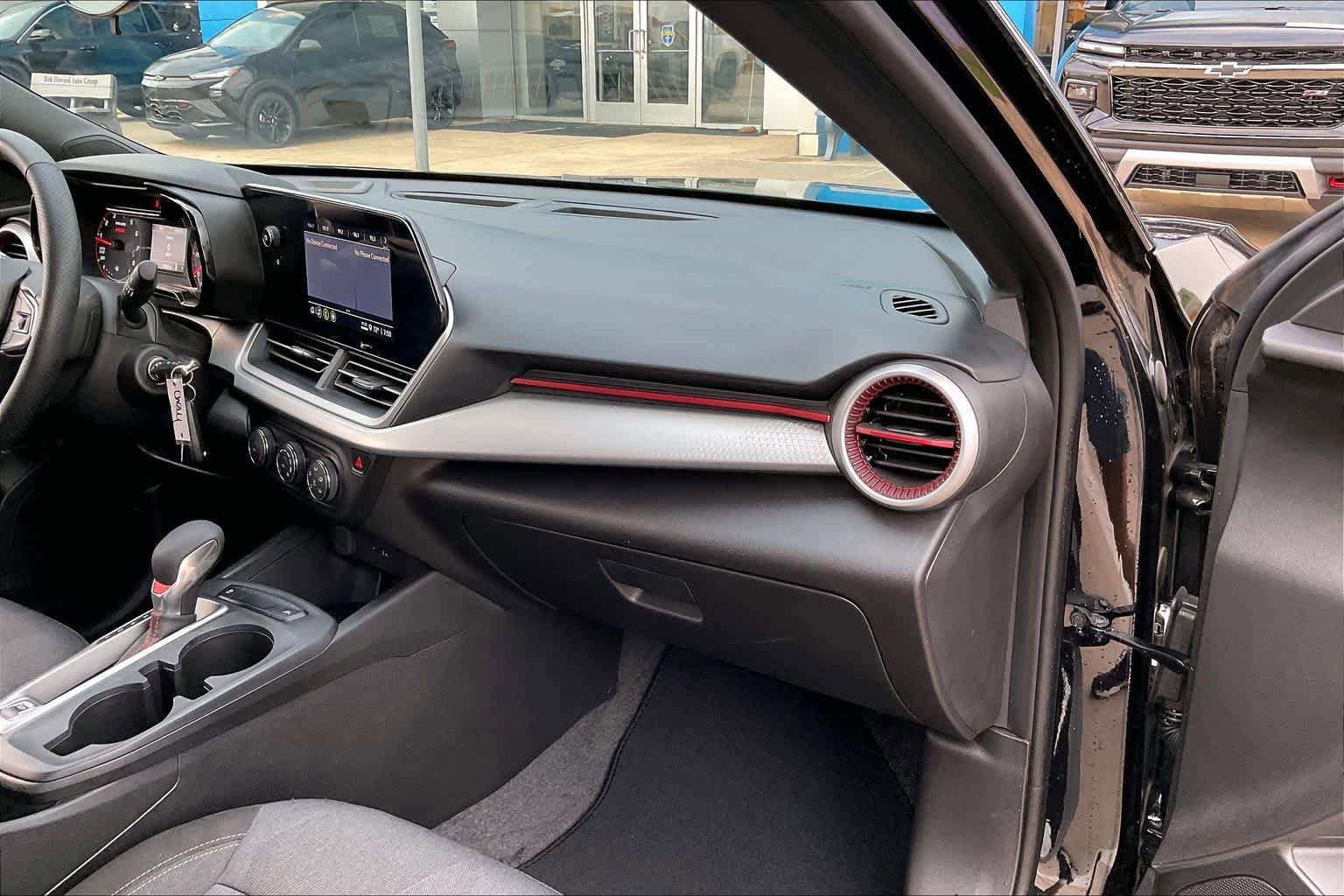Certified 2025 Chevrolet Trax RS w/ Driver Confidence Package FWD image 18