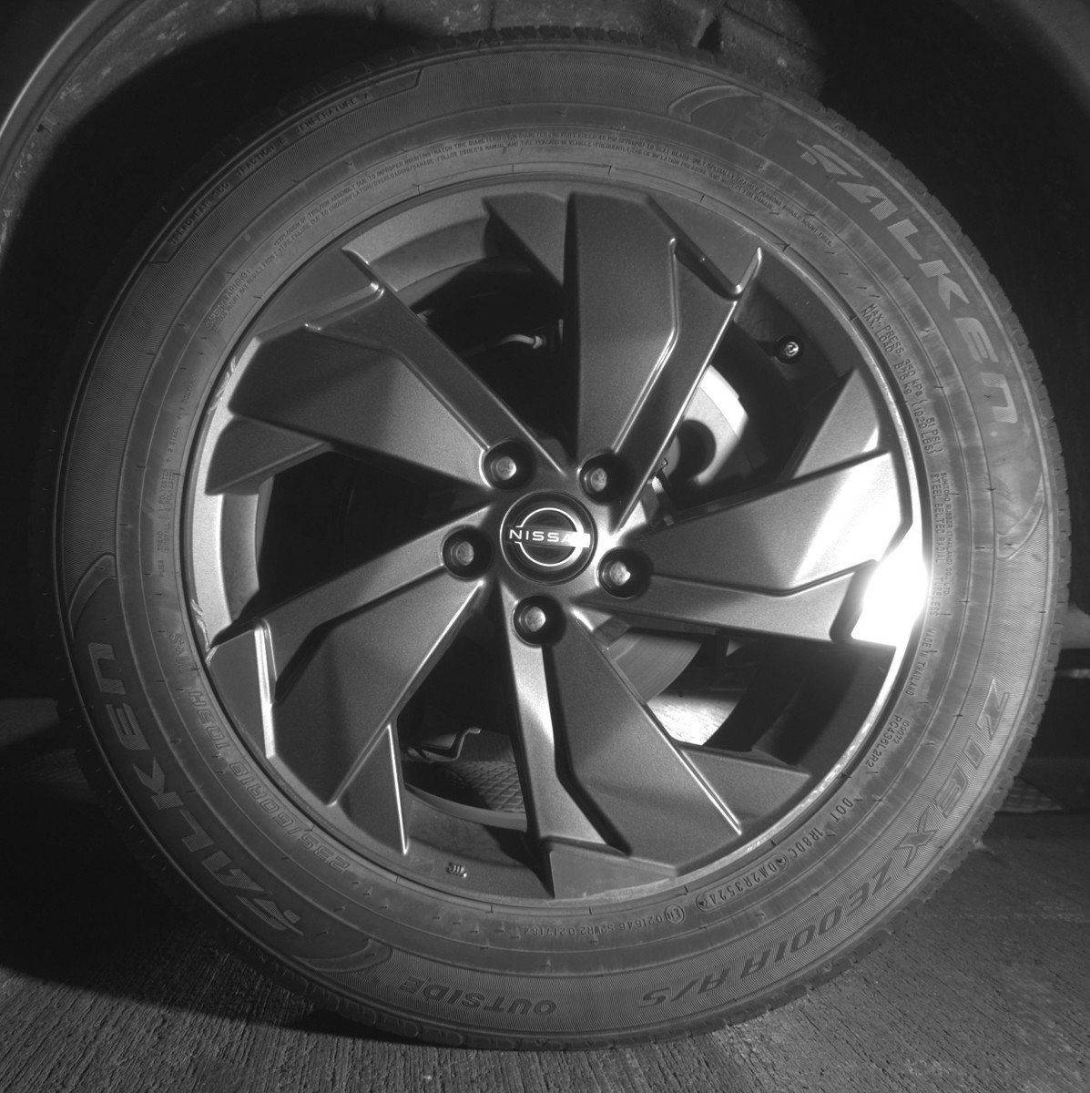 Used 2025 Nissan Rogue SV image 14