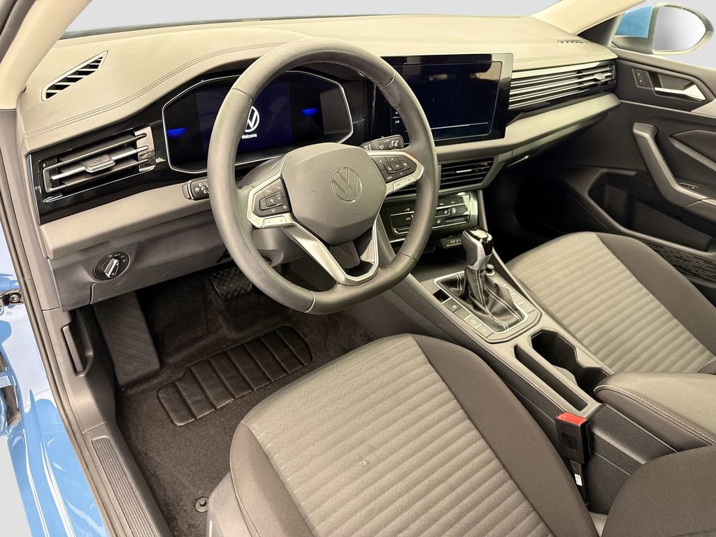 Used 2025 Volkswagen Jetta S image 9