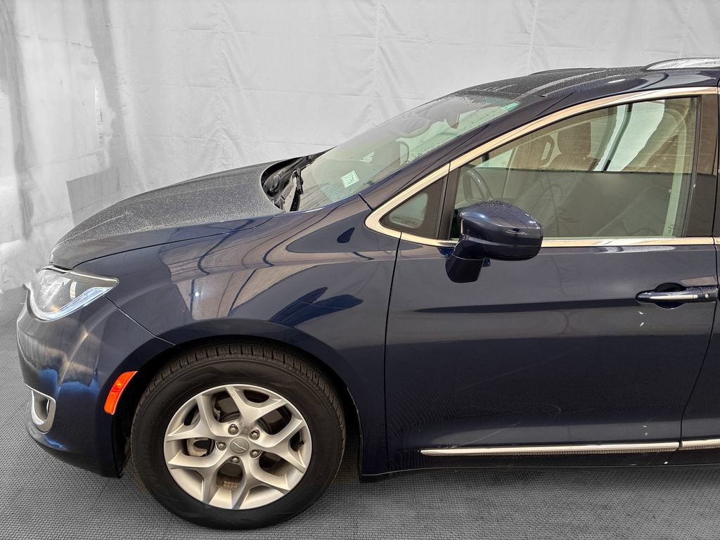 Used 2019 Chrysler Pacifica Touring-L Plus w/ Tire & Wheel Group FWD image 3