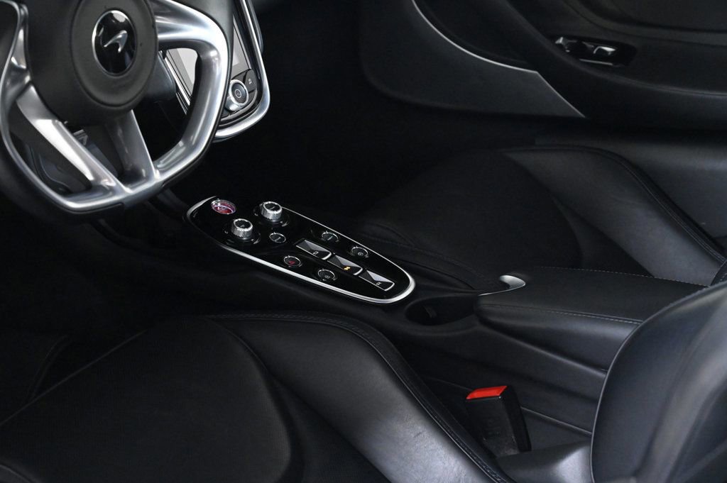Used 2023 McLaren GT image 14
